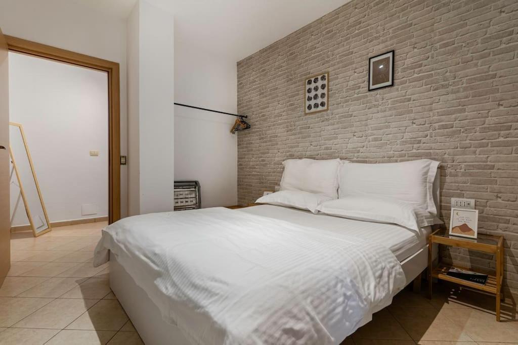 New Bazaar Apartment Tirana Esterno foto